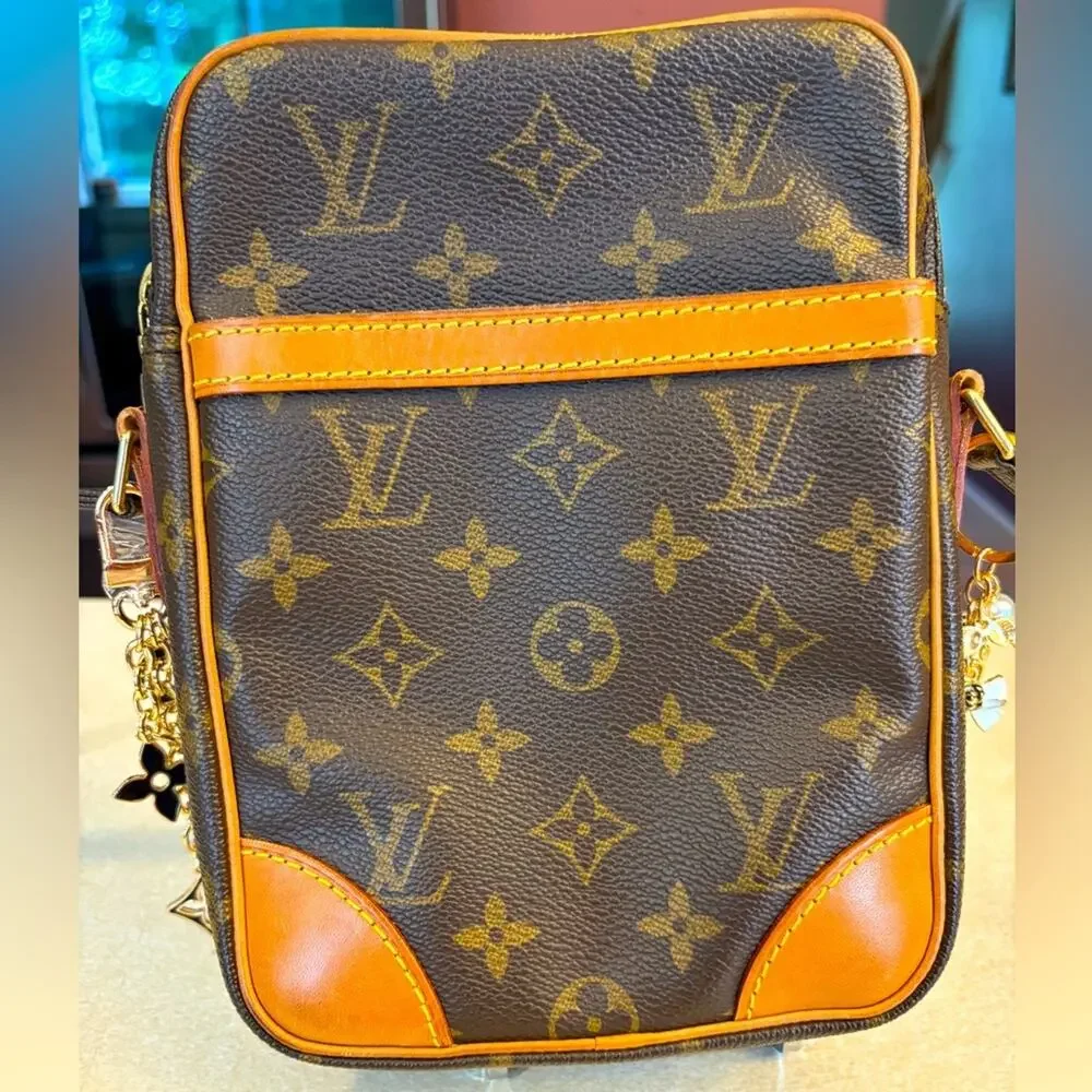 LOUIS VUITTON Danube Crossbody w/Box, Dust Bag, 1 Ribbon, 2 Bag Charms & COA.EUC
